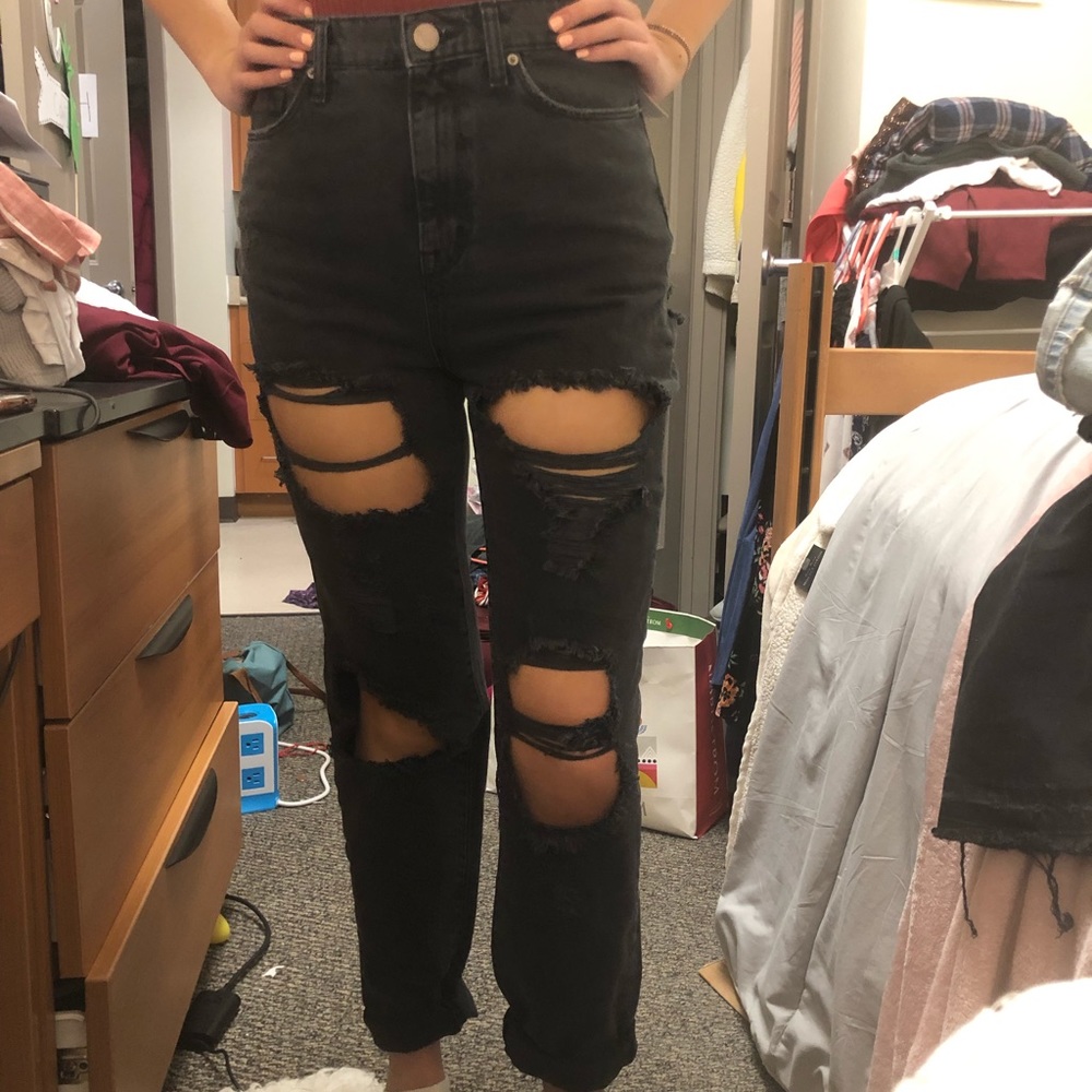 NWT URBAN OUTFITTERS DISTRESSED BOYFRIEND JEANS